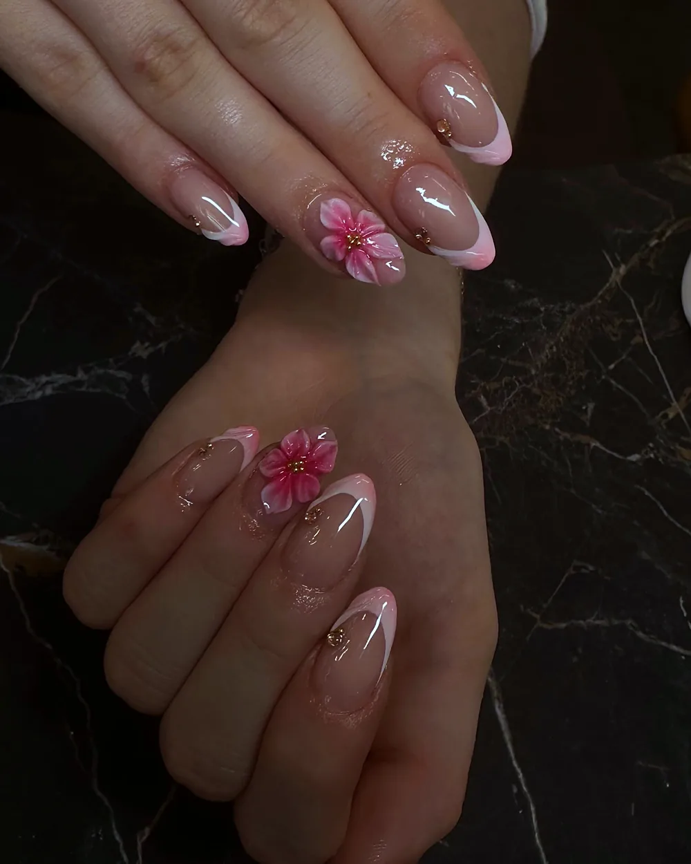Rosé Nägel mit Blumen Design